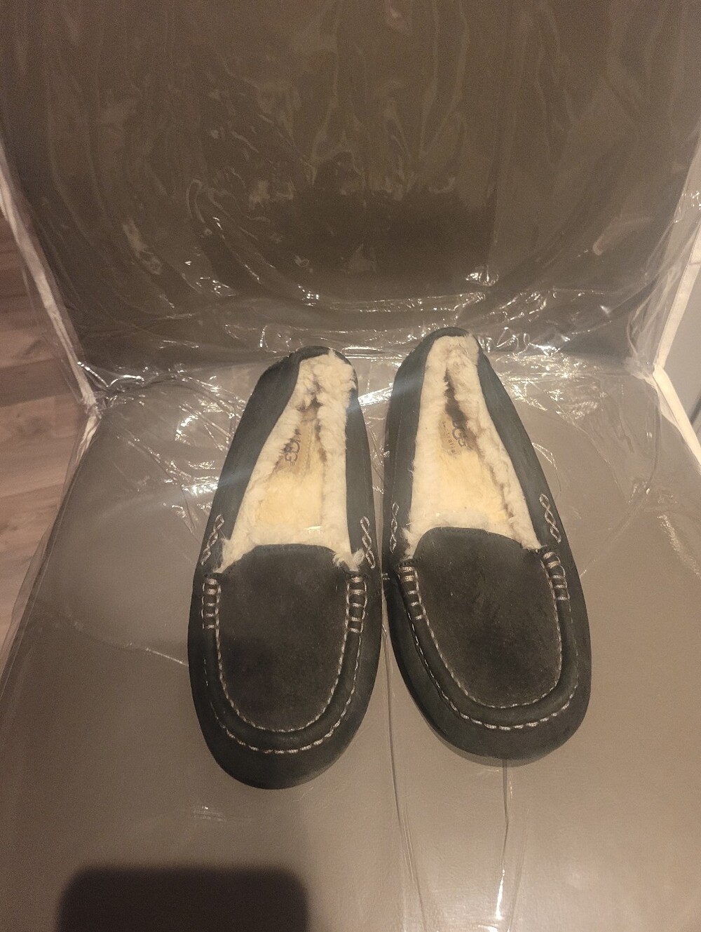 UGG Ansley Shearling-Lined Moccasin Slippers Size 7 Excellent Condition